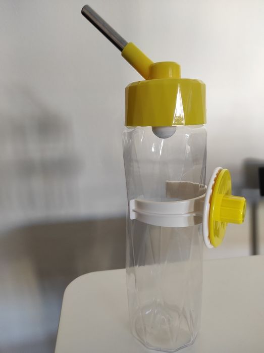 Bebedouro com filtro e fixador