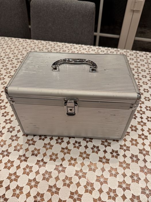 Stalowy kuferek na kosmetyki transportowy srebrny Homla