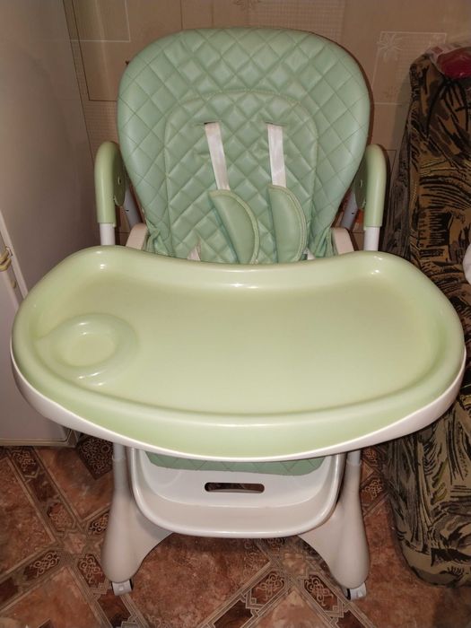 Дитячий стільчик для годування Carrello Caramel.