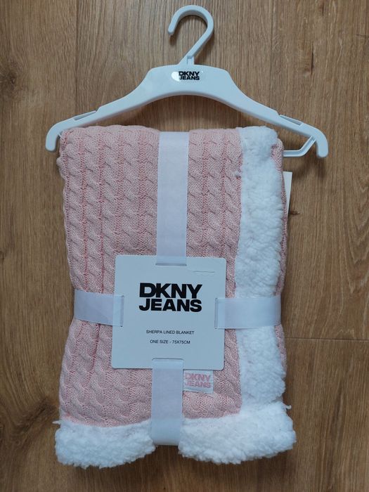 DKNY Koc niemowlęcy dla dziewczynki sherpa