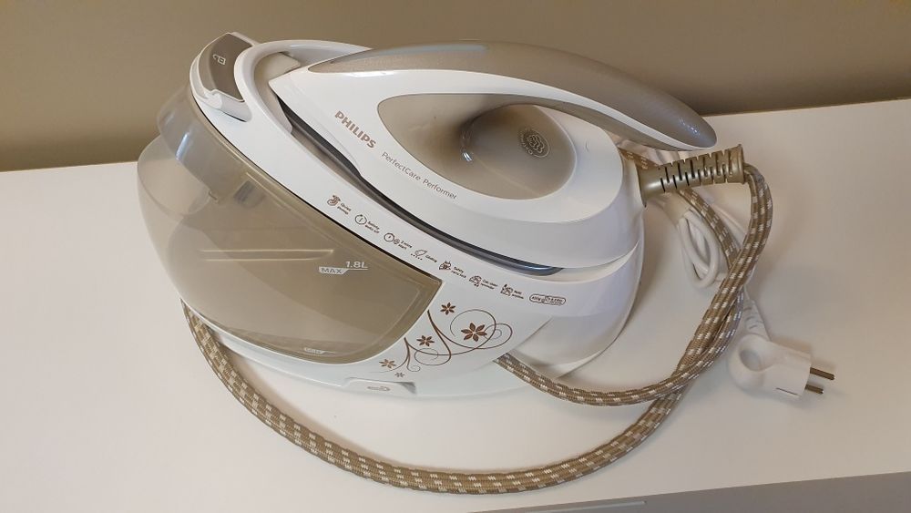 Generator pary/Stacja parowa PHILIPS PERFECTCARE PERFORMER GC8750