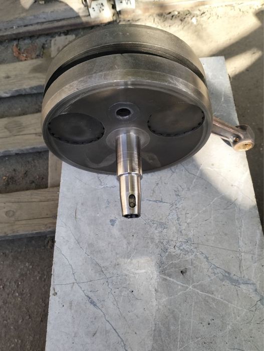 Коленвал Планета (гарний стан)