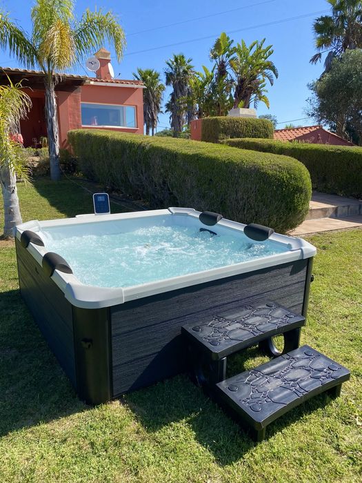 Jacuzzi/ Hot Tub  - Novos