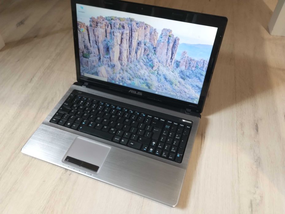 Wygodny, szybki i duży notebook, i5 8GB Grafika Nvidia SSD