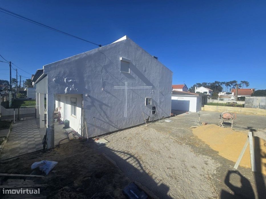 Moradia isolada T4 de arquitetura tradicional - Aroeira