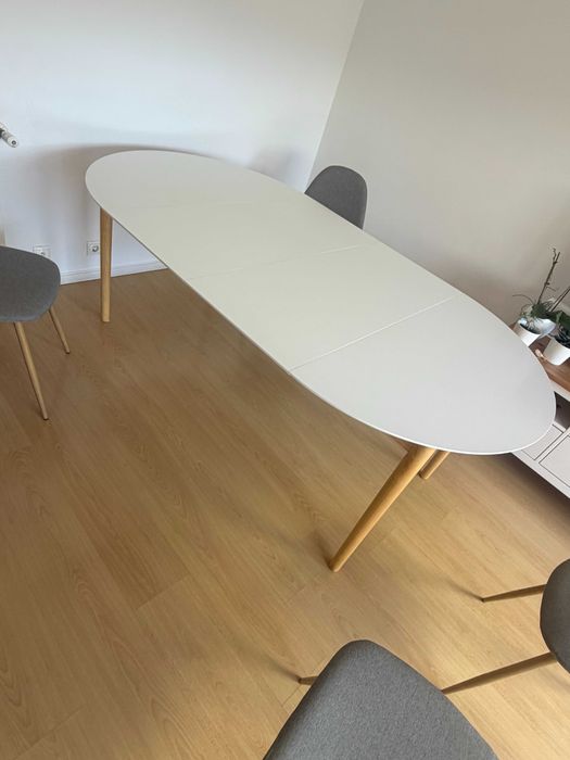 Mesa de jantar redonda extensível + 4 cadeiras