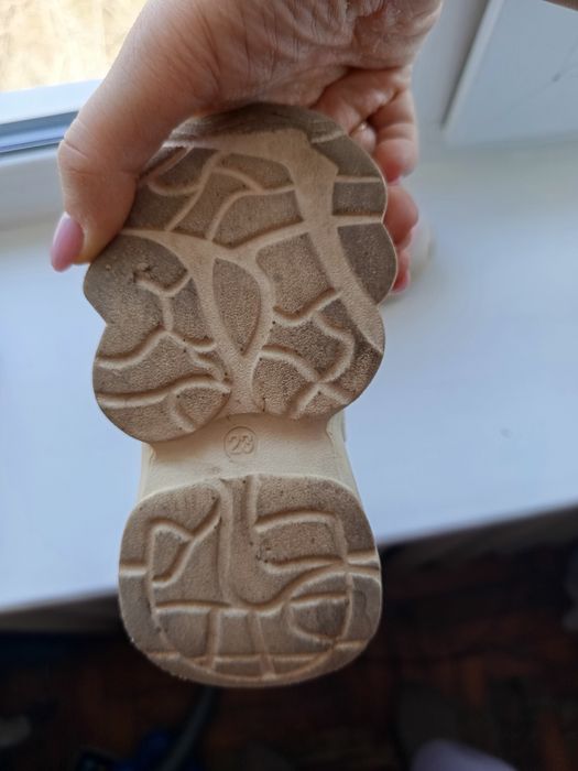 Продам кросівки дитячі