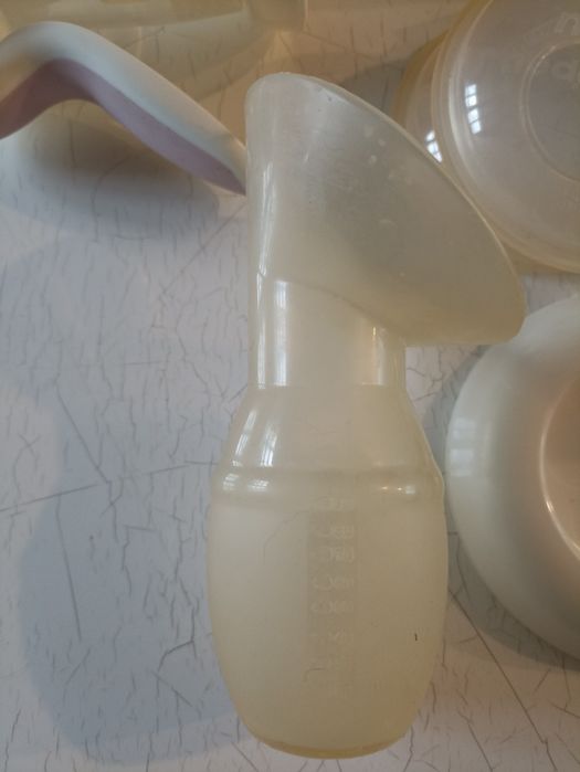 Bomba elétrica medela, bomba manual Chico e um copo coletor