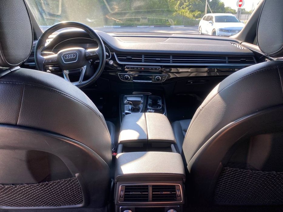 Aydi Q7 4m 2016 рік.