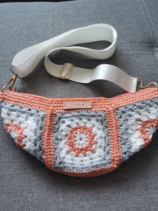 Nerka damska szydełkowa, saszetka.