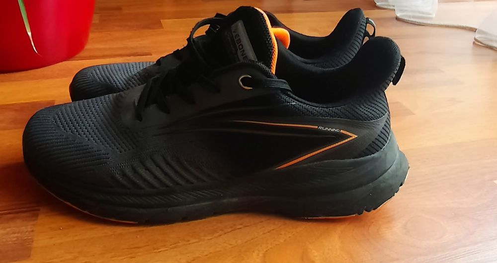 Кросівки чоловічі