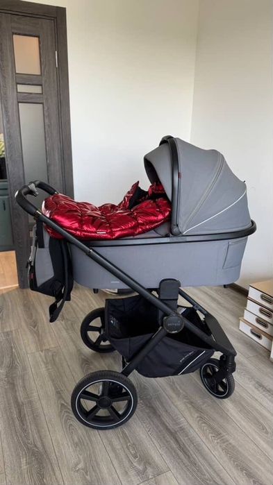 Каляска,люлька,автокрісло