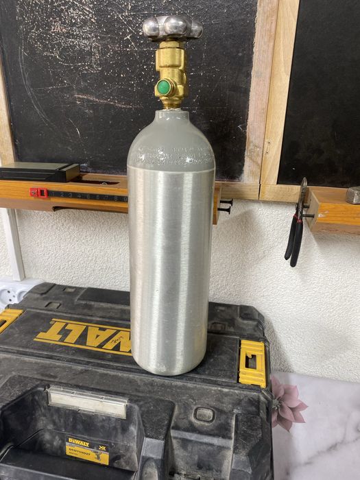 газовий балон СО2.