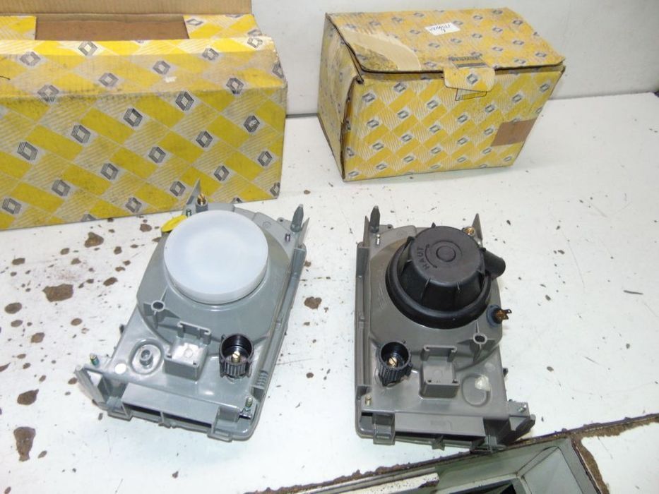 Renault 9 faróis " nova de stock antigo