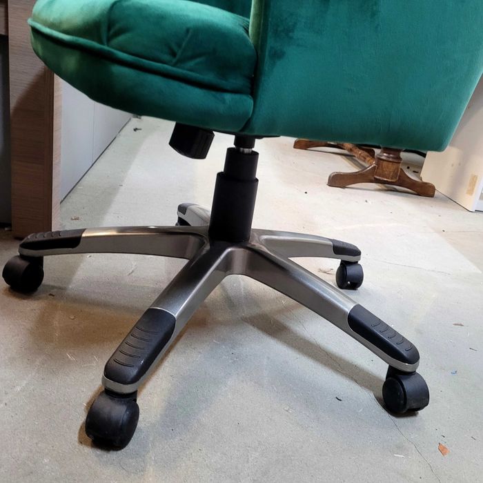 Fotel obrotowy . Możliwy transport