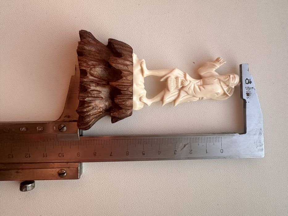 Китайская резная статуэтка . Крестьянин. Слоновая кость .