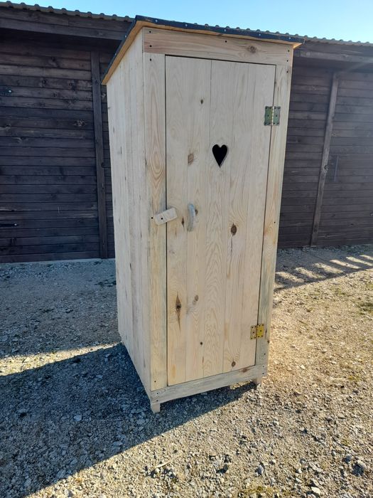 Toaleta drewniana , wc , wychodek , kibel