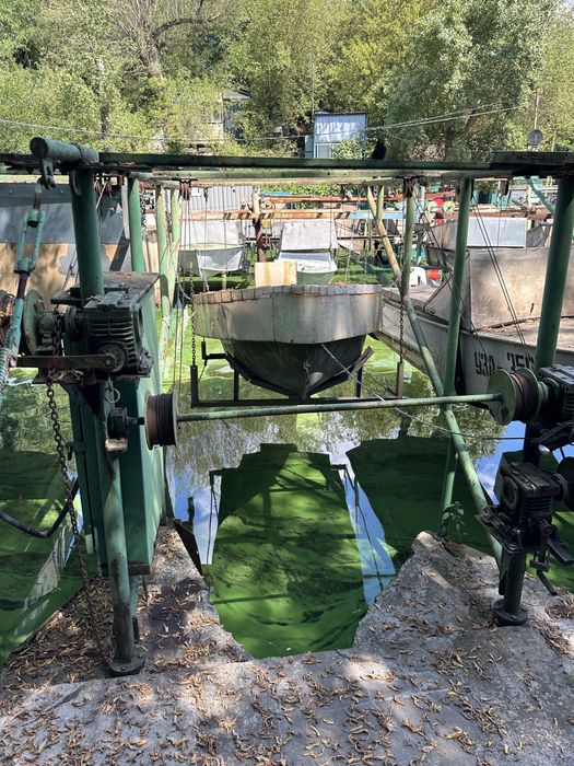 Продам підйомник та бокс на причалі 2. Верхній б'єф