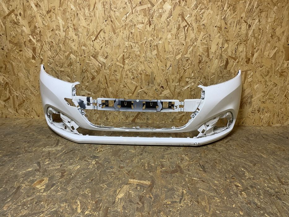 Передній бампер  Peugeot 208  2015-2019