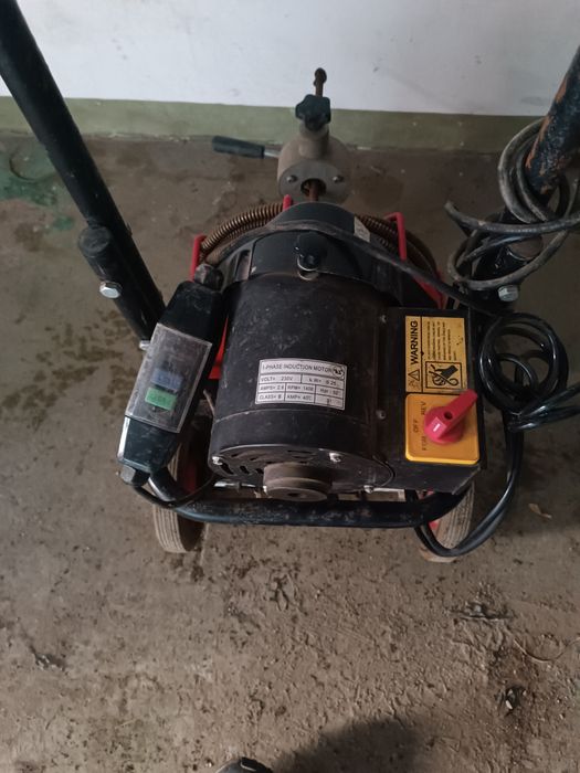 Машинка, аппарат для прочистки труб