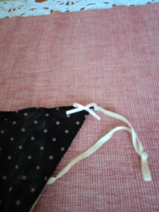 Stringi-trojkat w kropki.