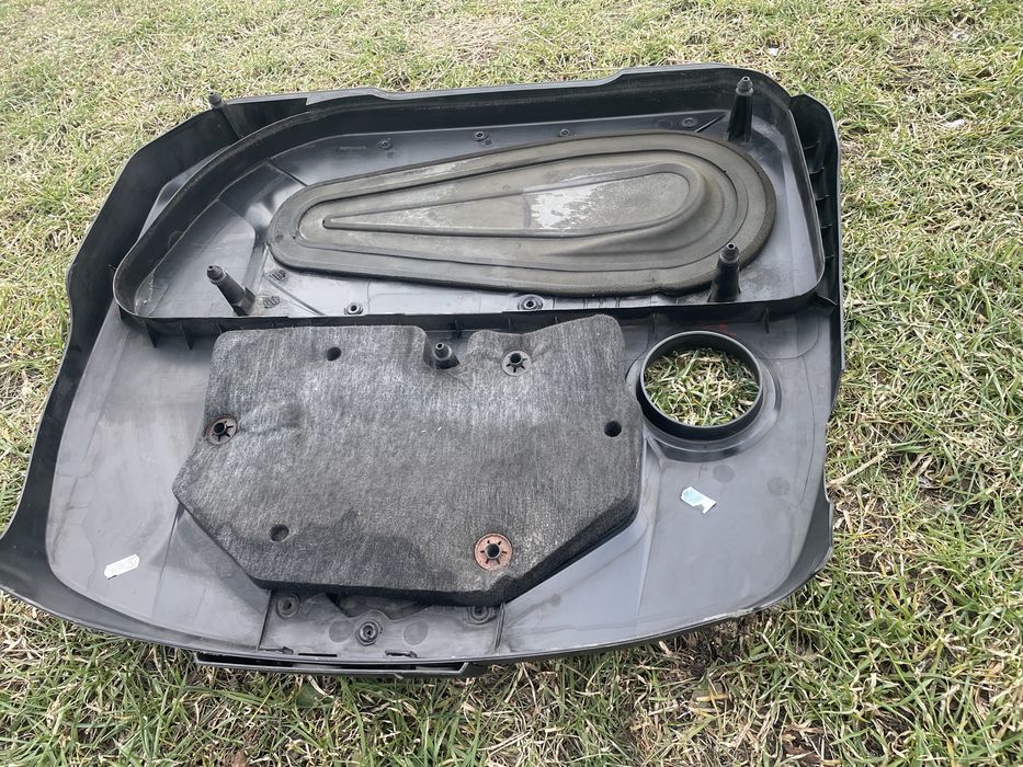 Корпус воздушного фильтра на BMW F10