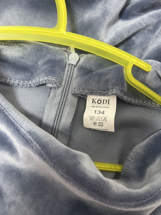 Велюрове плаття для дівчинки