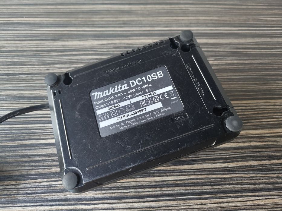 MAKITA DC10SB szybka ładowarka akumulatorów CXT 10.8V - 12V
