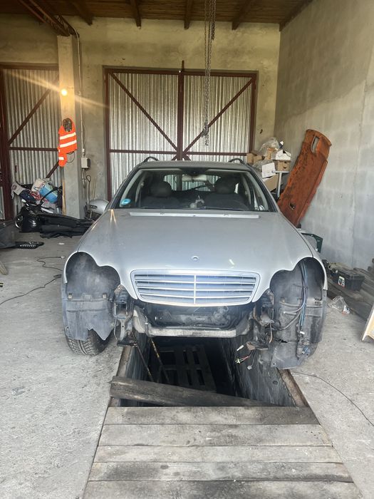 Części Mercedes C klasa w203 combi, fotele, zderzak, lampy, maska, drzwi, błotniki, chłodnice, pas przedni, tapicerka bagażnika, licznik, maglownica