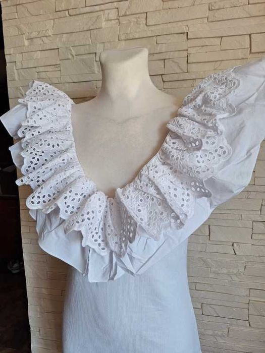 Zara, Sukienka biała, falbany hafty