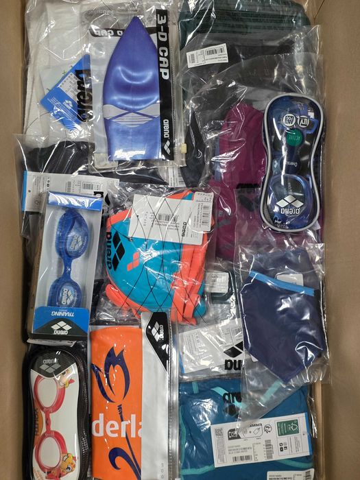 Odzież Kąpielowa Arena Stroje Kąpielowe, Spodenki Gogle, Czepki 30 szt