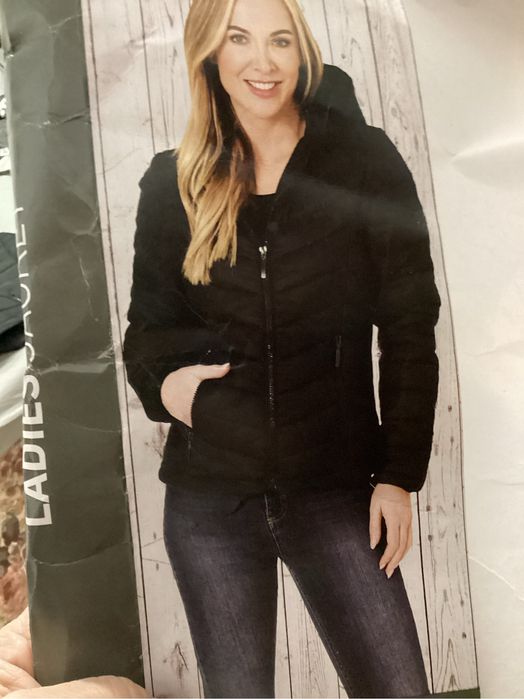 Czarna kurtka pikowana