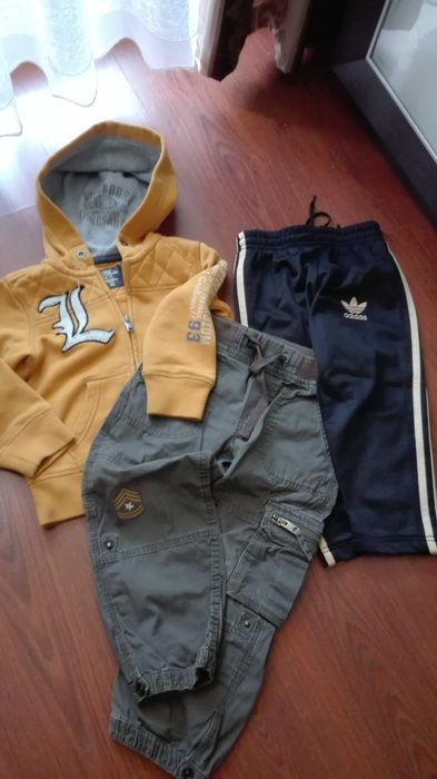 Piękny zestaw chłopięcy - bluza + spodnie 2 szt., r. 104    (nr 18)