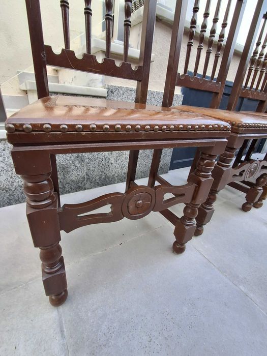 Cadeiras vintage de sala de jantar em madeira e pele trabalhada