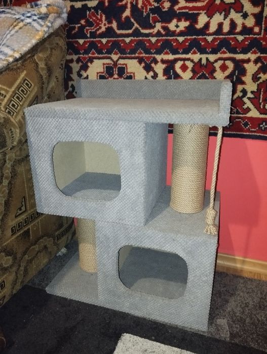 Продам домик для двух кошек