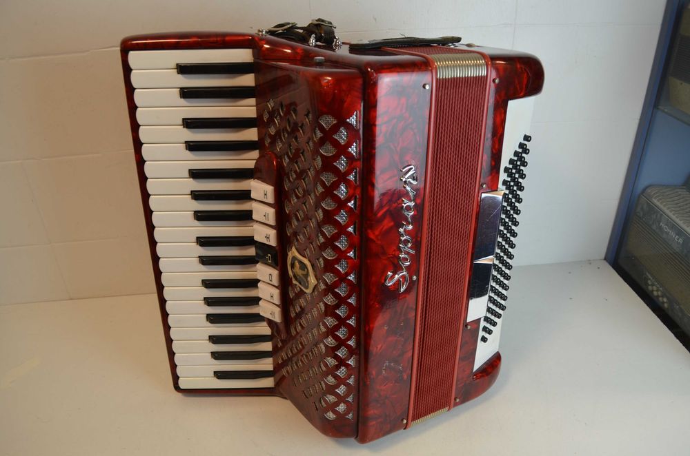 Acordeon Paolo Soprani 3 Voz 96 Baixos. N334