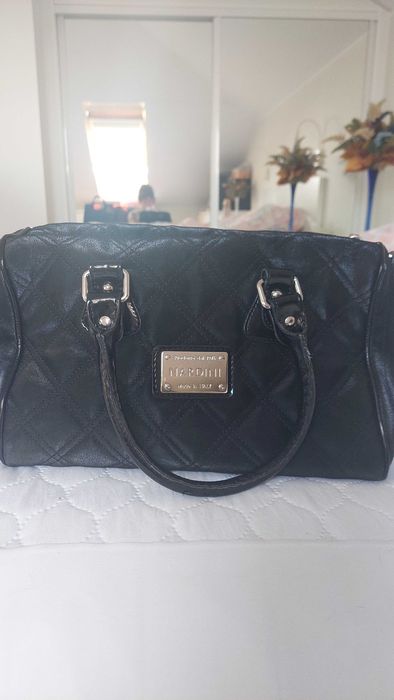 Czarna torebka włoskiej firmy NARDINI