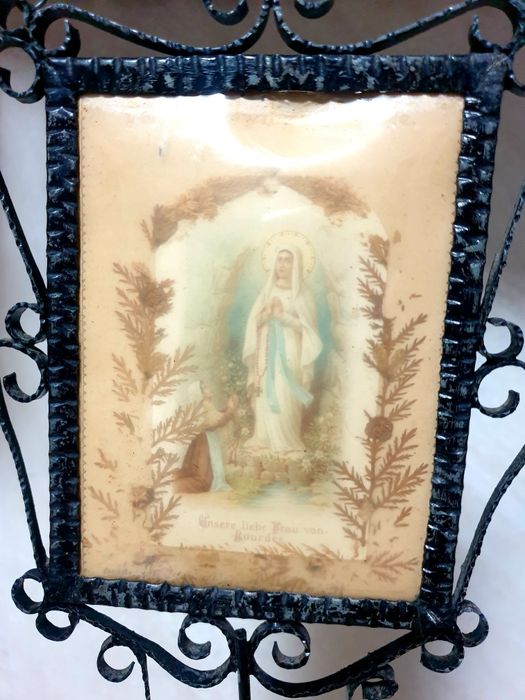 Lindo antigo registo de suspensão mural N.S. de Lourdes