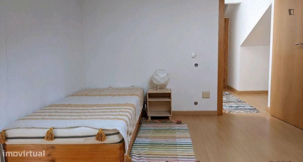 Quarto - localizado em Carcavelos Lisbon