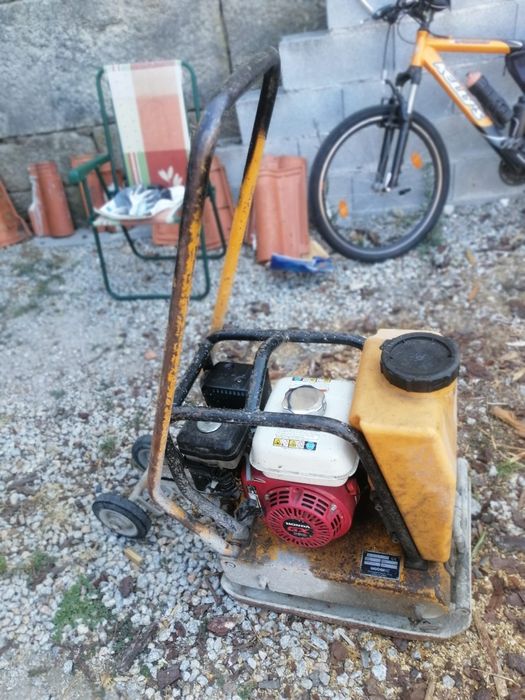 Vendo Máquina de bater calçada