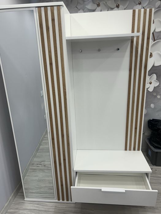 Garderoba biala + lamele