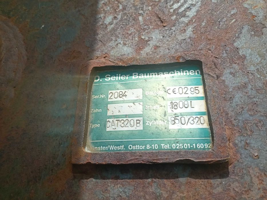 Duża łyżka skarpowa hydraulicznie skosowana do cat 320