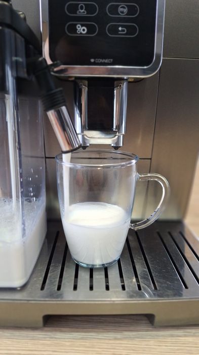 Ekspres ciśnieniowy DeLonghi Dinamica Plus ECAM 376.95 T