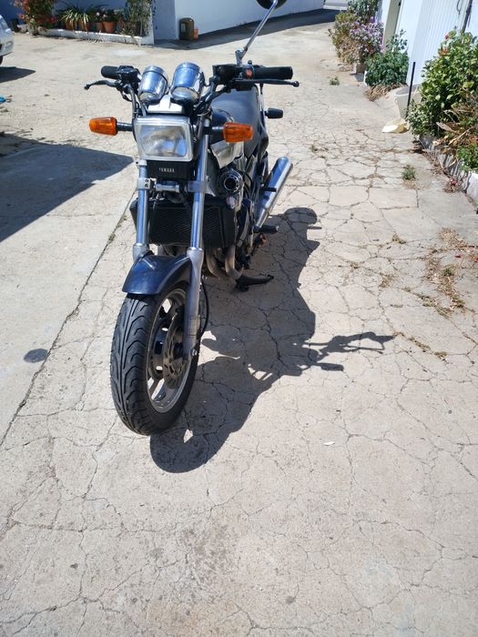 Yamaha FZX 750 em excelente estado
