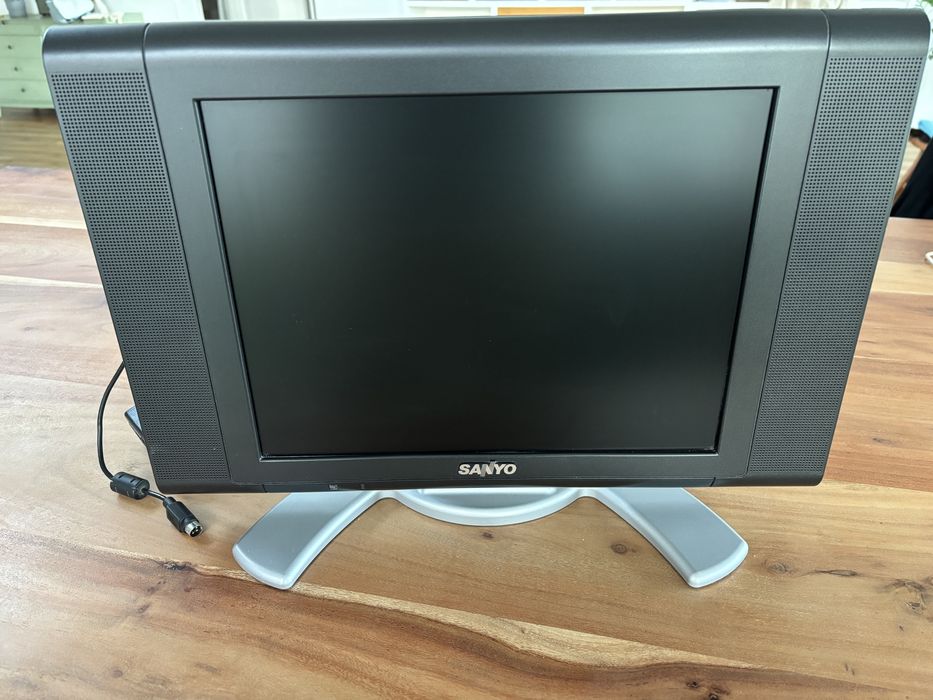 TV / Monitor LCD Sanyo 15" - Ideal para Retro Gaming / Autocaravana