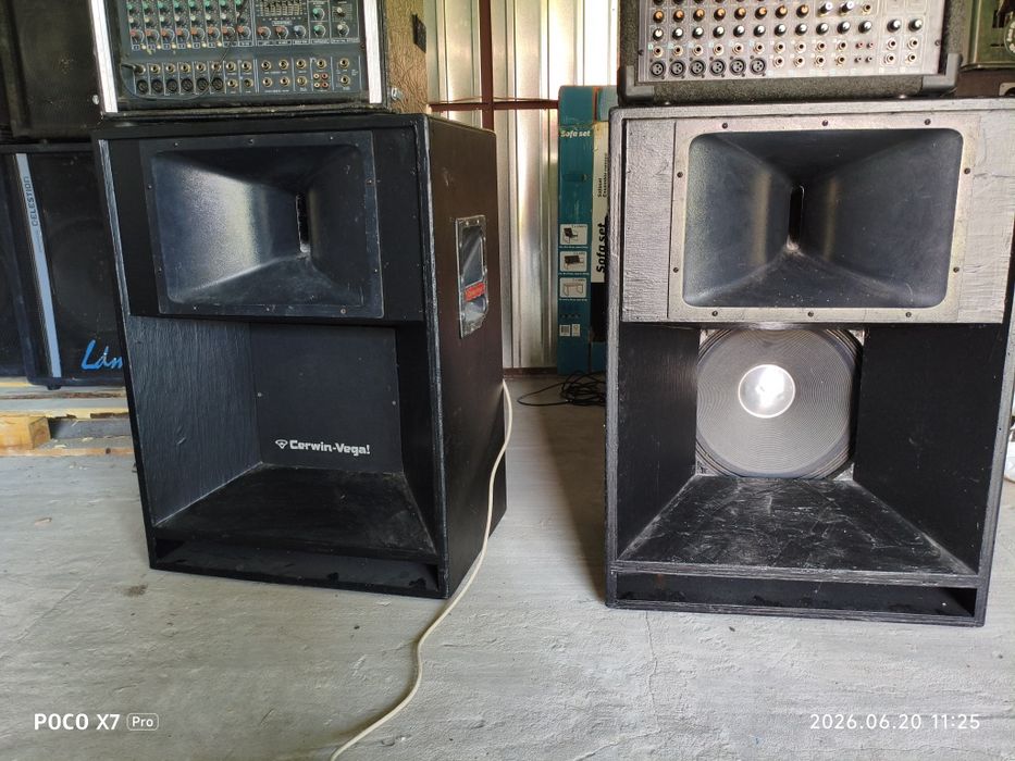 Kolumny estradowe Cervin Vega v30d