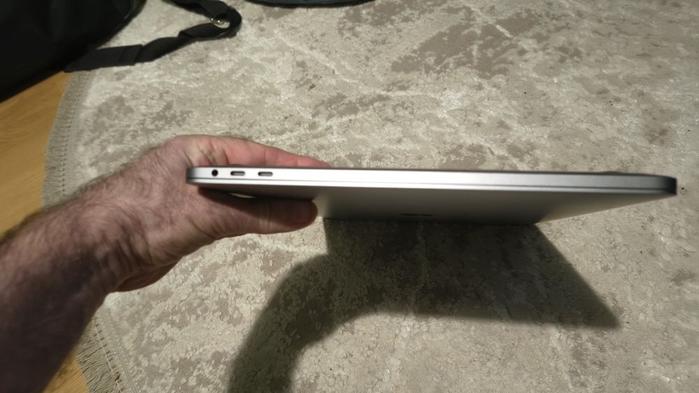 MacBook Pro 15,4  2018. i7 /16GB/512GB