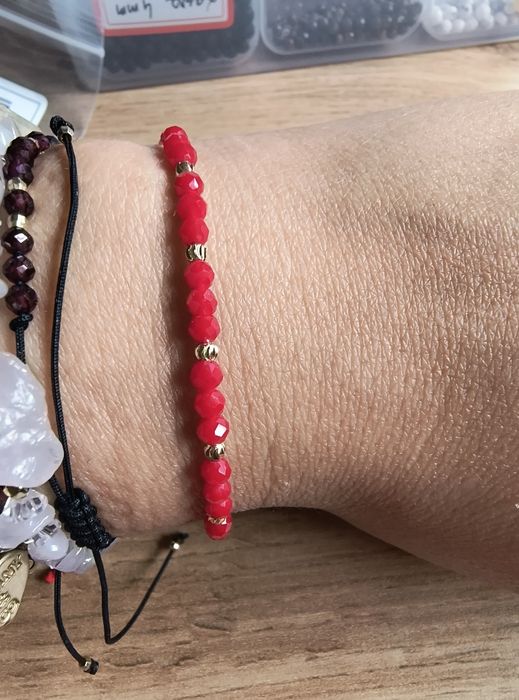 Bransoletka Czerwona ze Złotem na Szczęście