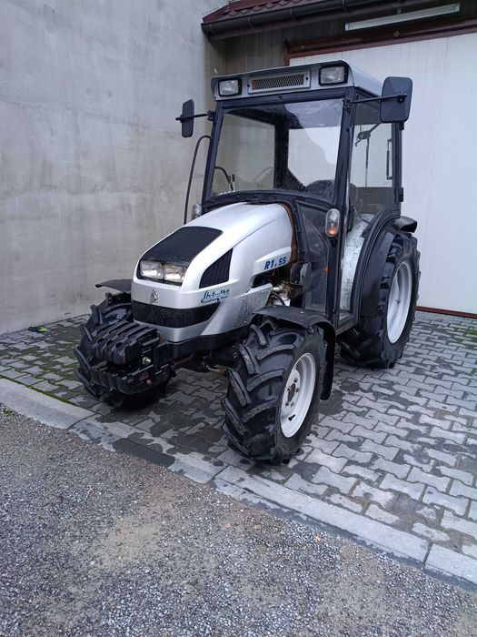 Ciągnik sadowniczy Lamborghini R155