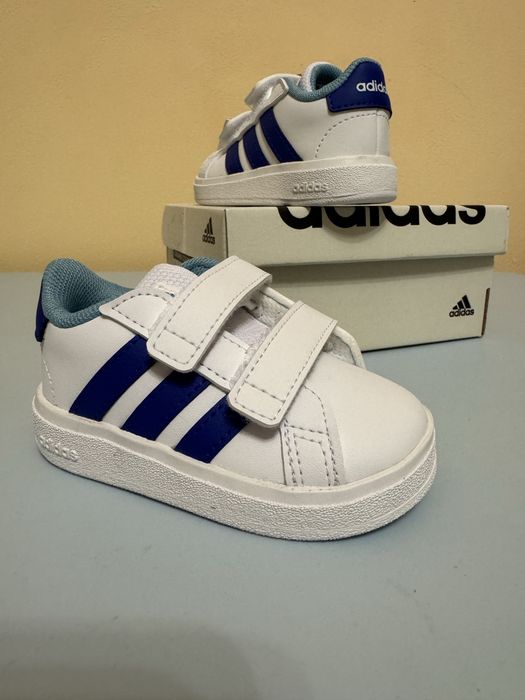 Кросівки дитячі adidas оригінал, нові розмір 19.